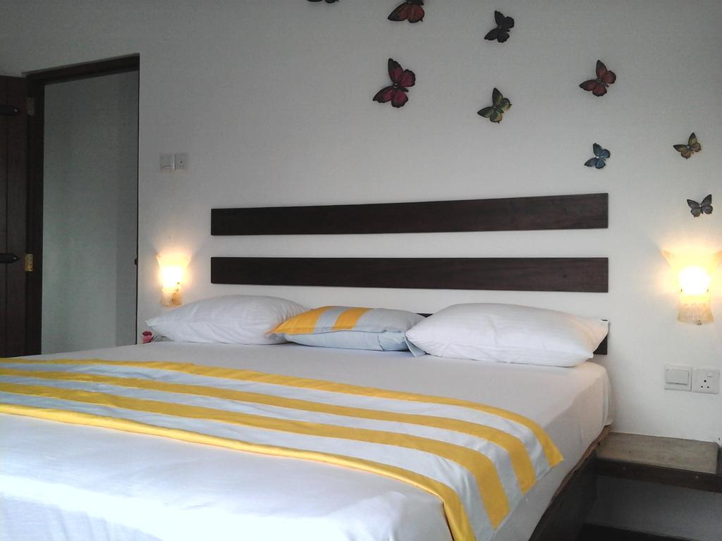 Petit Guest House Negombo Habitación foto