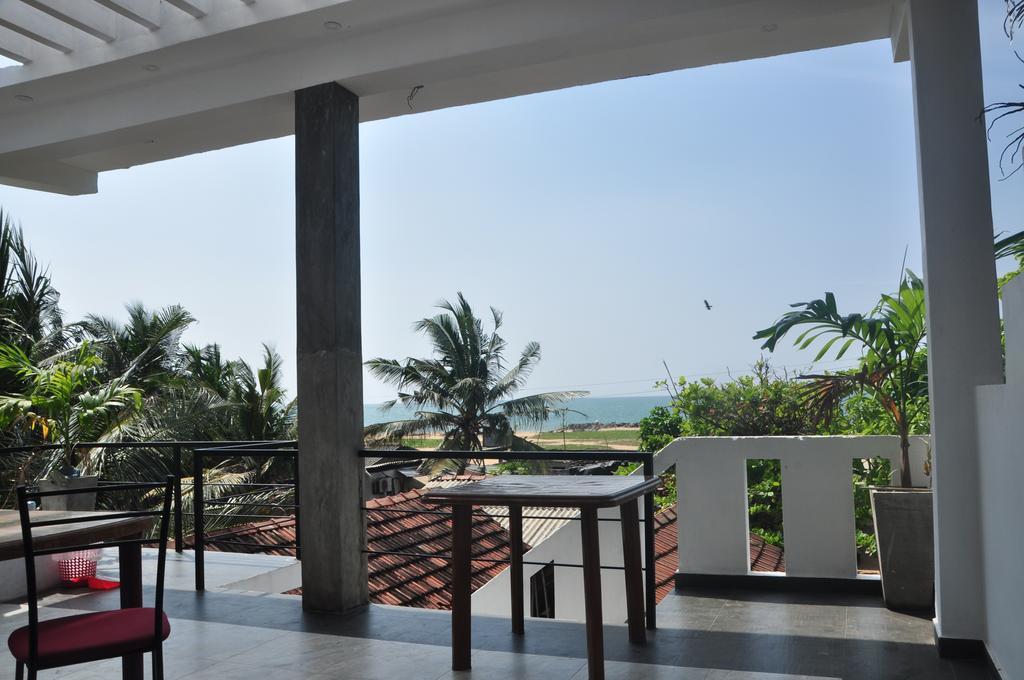 Petit Guest House Negombo Exterior foto