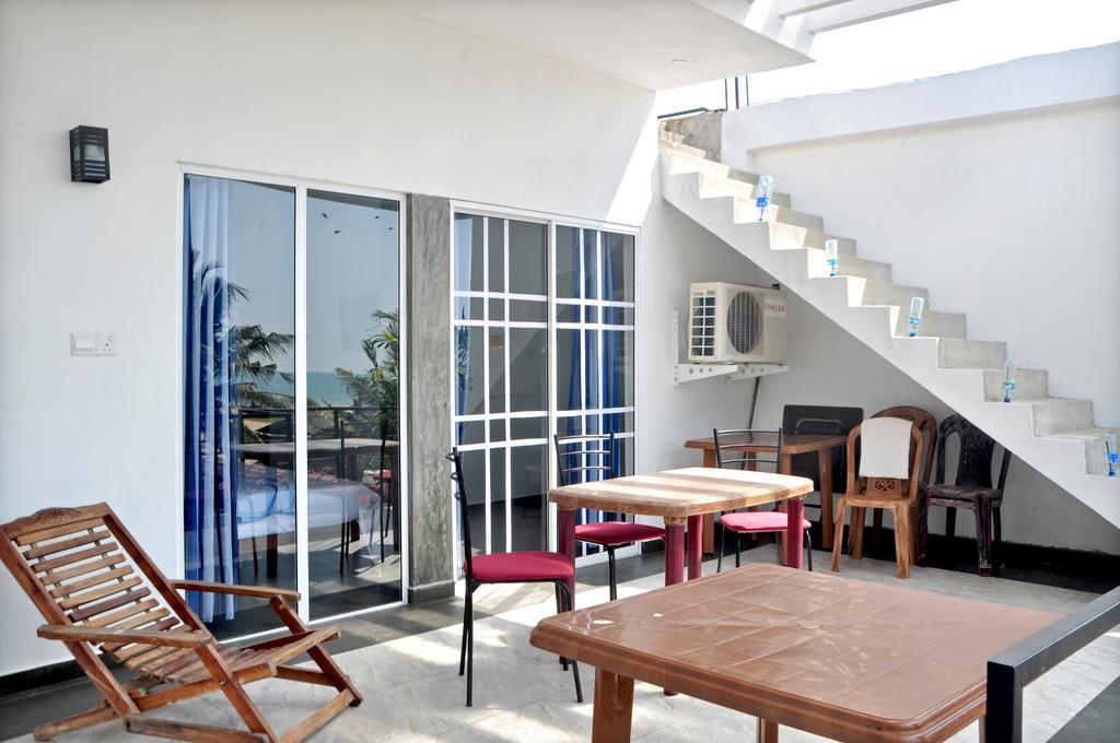 Petit Guest House Negombo Exterior foto