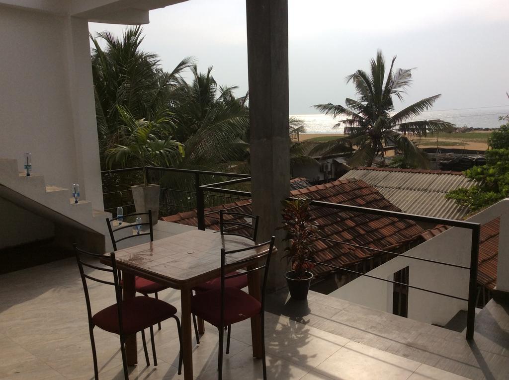 Petit Guest House Negombo Habitación foto