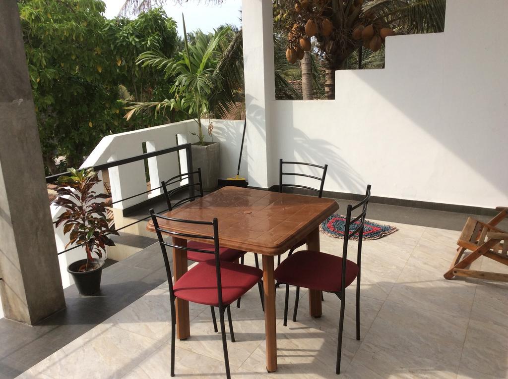 Petit Guest House Negombo Habitación foto