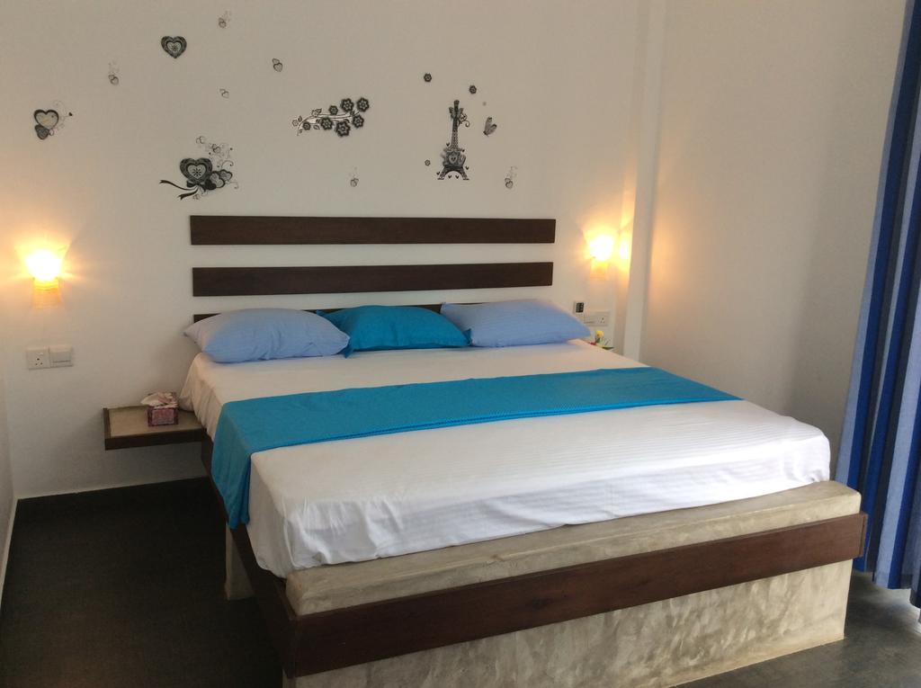 Petit Guest House Negombo Habitación foto
