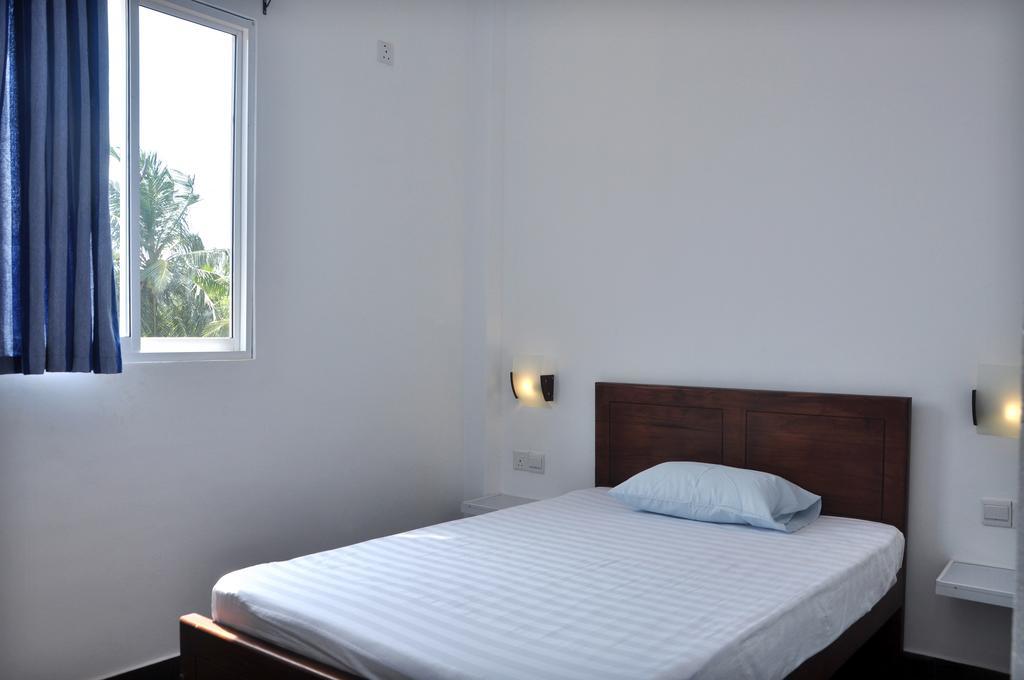 Petit Guest House Negombo Exterior foto