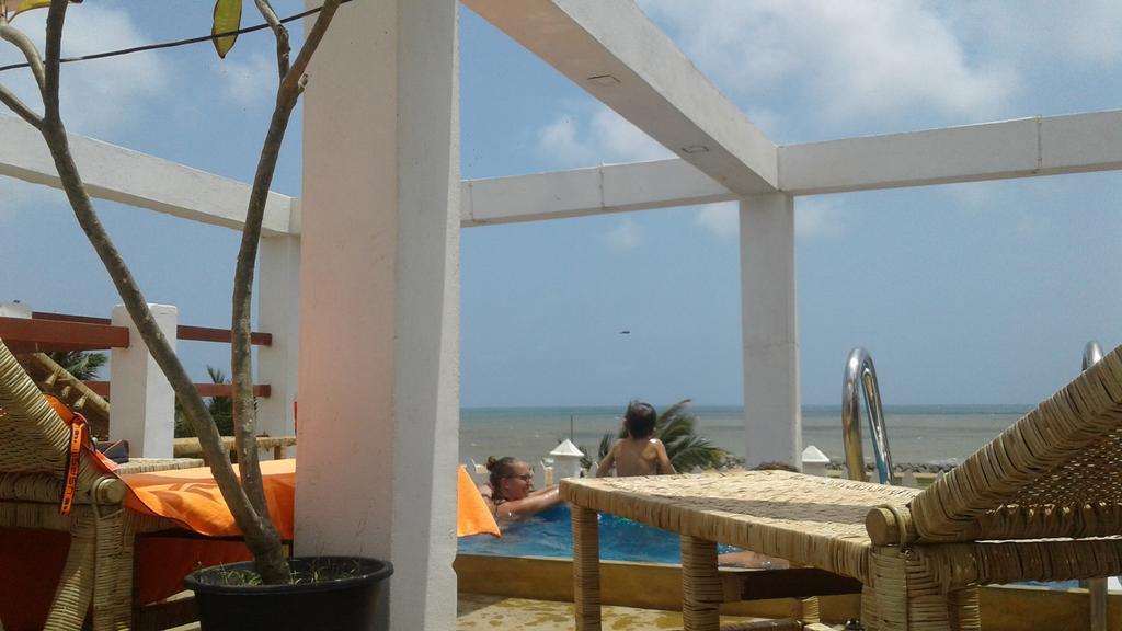 Petit Guest House Negombo Exterior foto