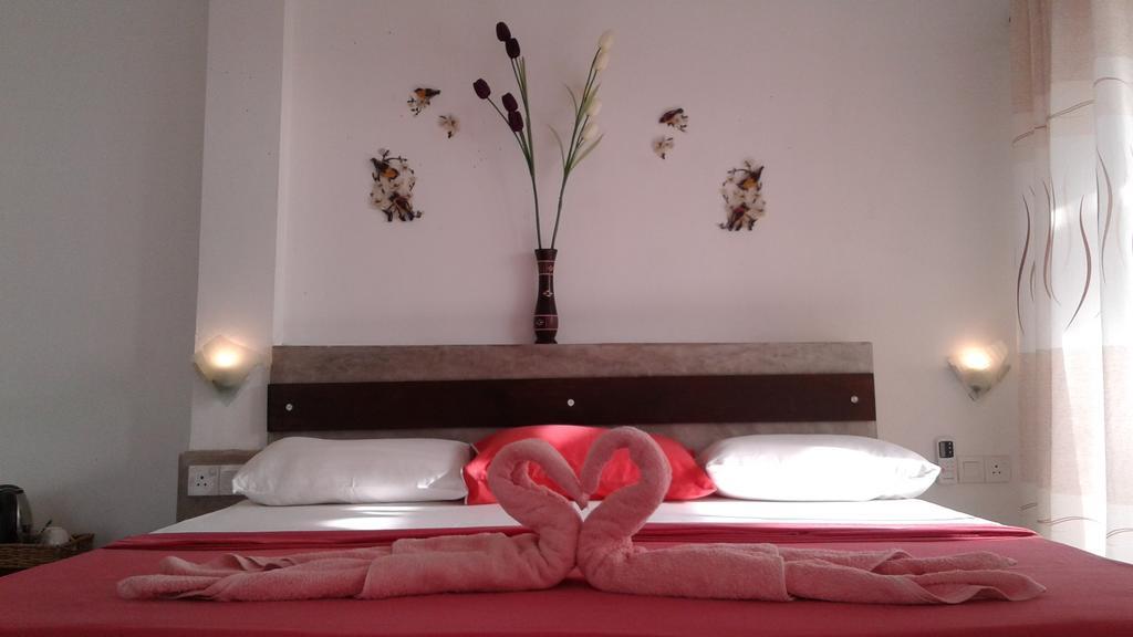 Petit Guest House Negombo Exterior foto