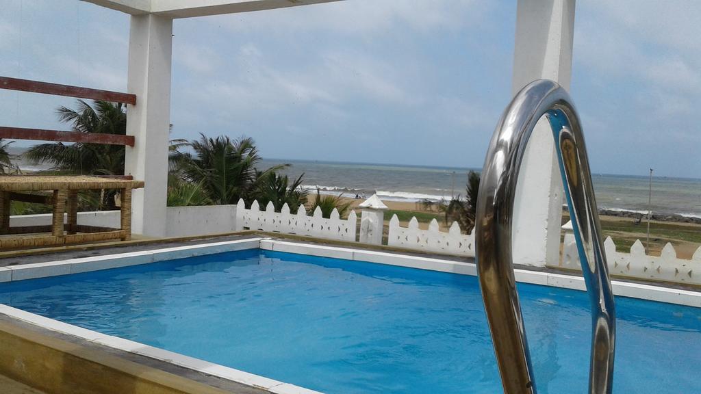 Petit Guest House Negombo Exterior foto