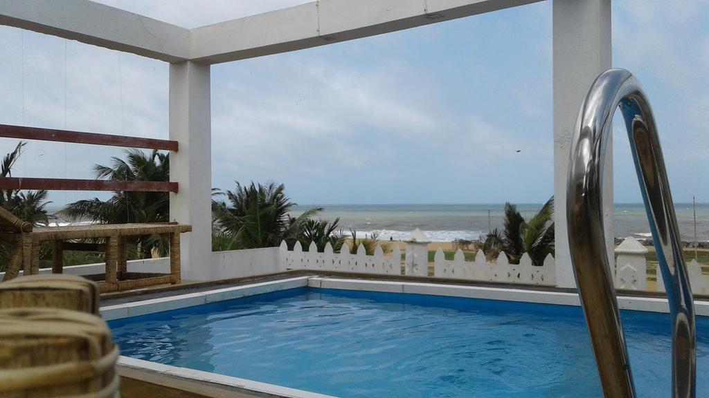 Petit Guest House Negombo Exterior foto